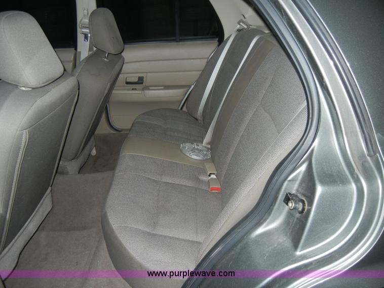 image for item C4389 2004 Ford Crown Victoria Police Interceptor