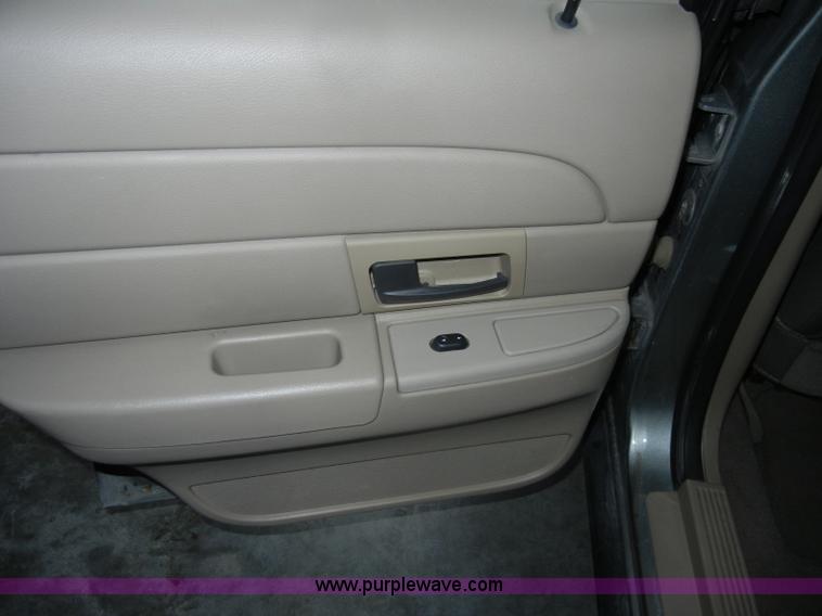 image for item C4389 2004 Ford Crown Victoria Police Interceptor