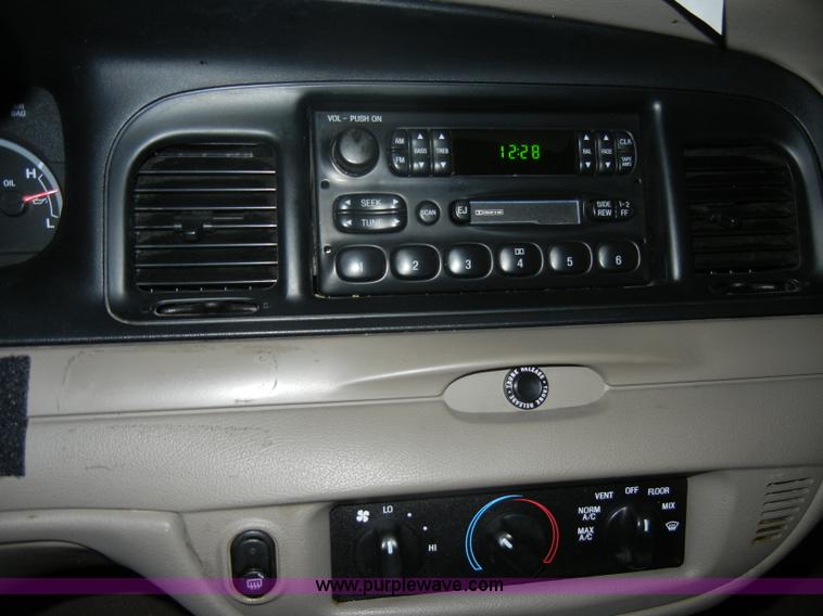 image for item C4389 2004 Ford Crown Victoria Police Interceptor
