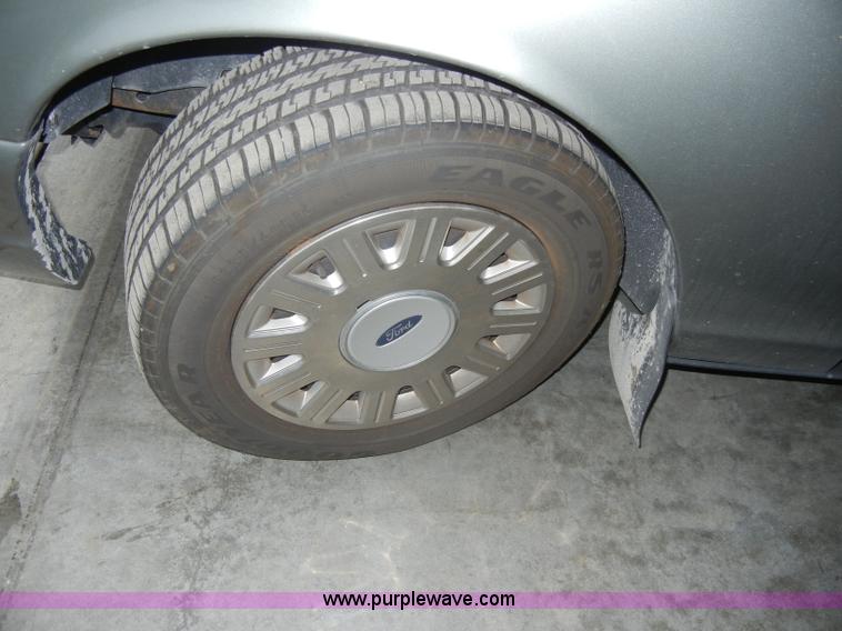 image for item C4389 2004 Ford Crown Victoria Police Interceptor