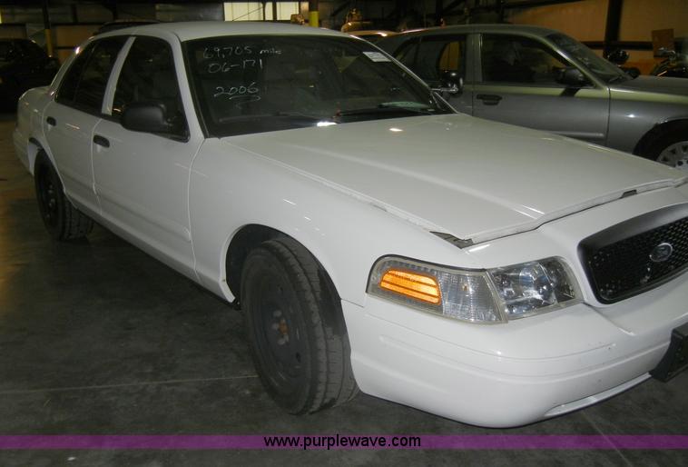 image for item C4390 2006 Ford Crown Victoria Police Interceptor