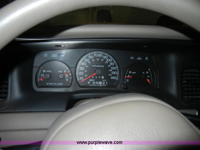 image for item C4393 2004 Ford Crown Victoria Police Interceptor