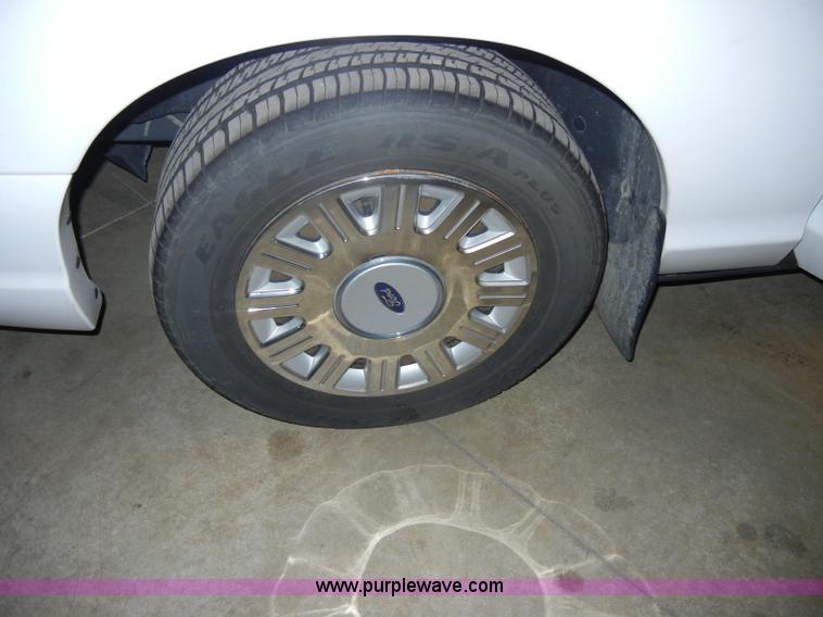 image for item C4393 2004 Ford Crown Victoria Police Interceptor