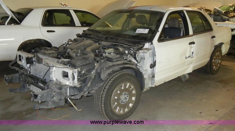 image for item C4404 2003 Ford Crown Victoria Police Interceptor