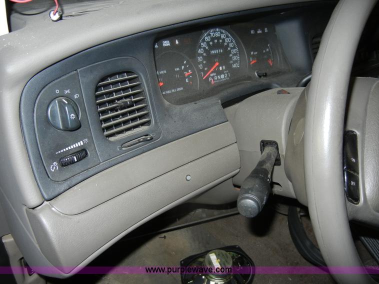 image for item C4404 2003 Ford Crown Victoria Police Interceptor