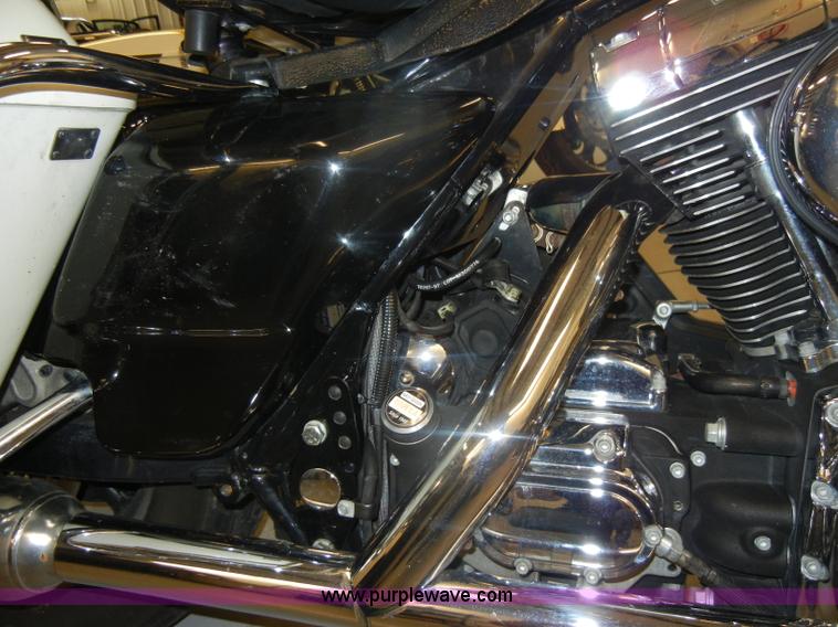 image for item S9389 2001 Harley-Davidson FLHPI Road King Police motorcycle