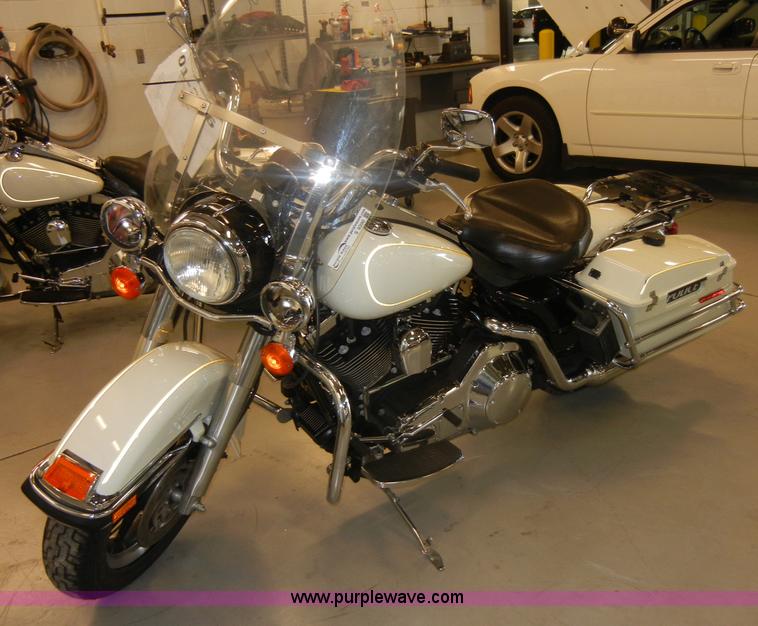image for item S9390 2001 Harley-Davidson FLHPI Road King Police motorcycle