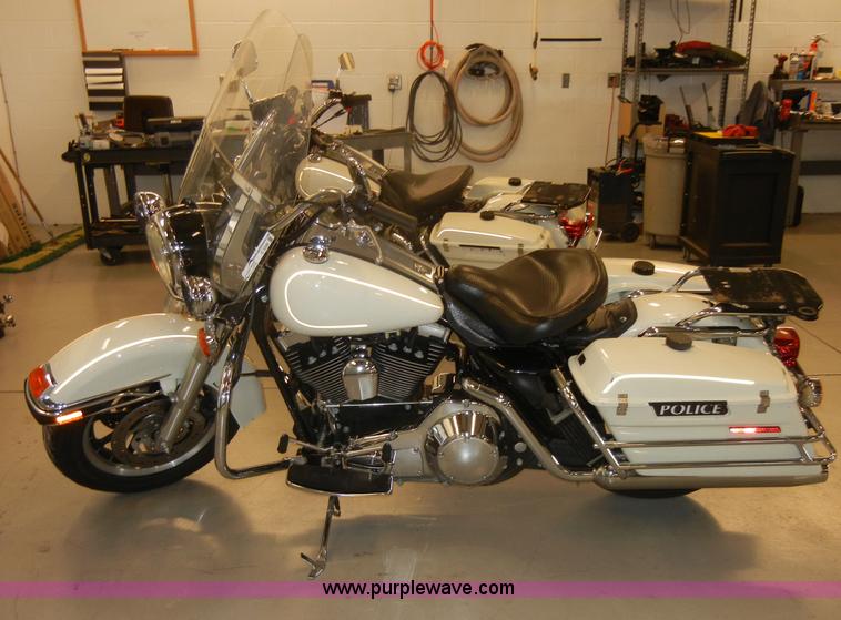 image for item S9390 2001 Harley-Davidson FLHPI Road King Police motorcycle