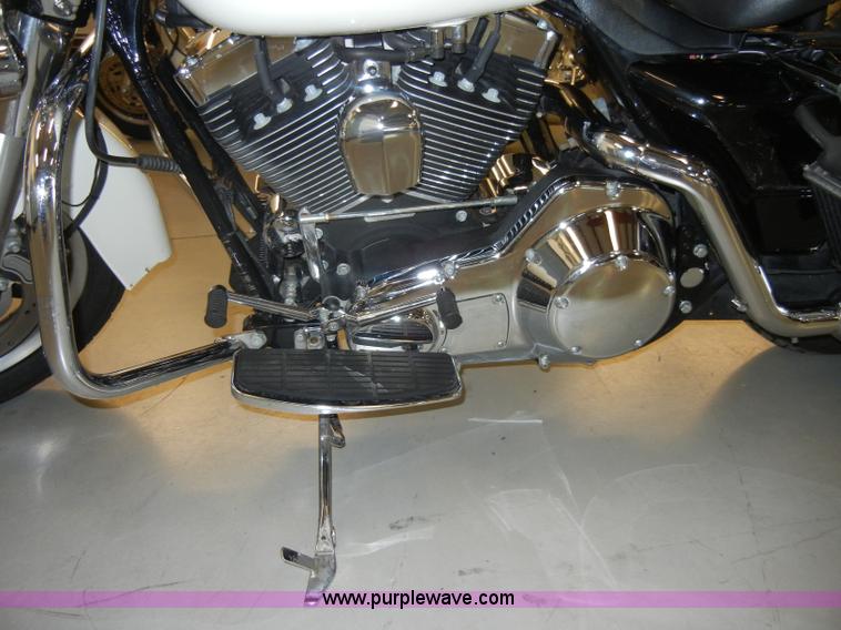 image for item S9390 2001 Harley-Davidson FLHPI Road King Police motorcycle