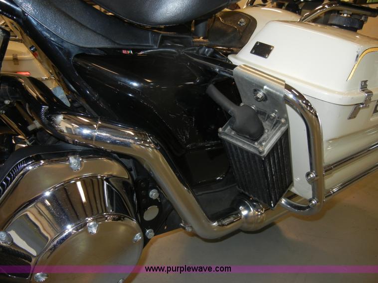 image for item S9390 2001 Harley-Davidson FLHPI Road King Police motorcycle