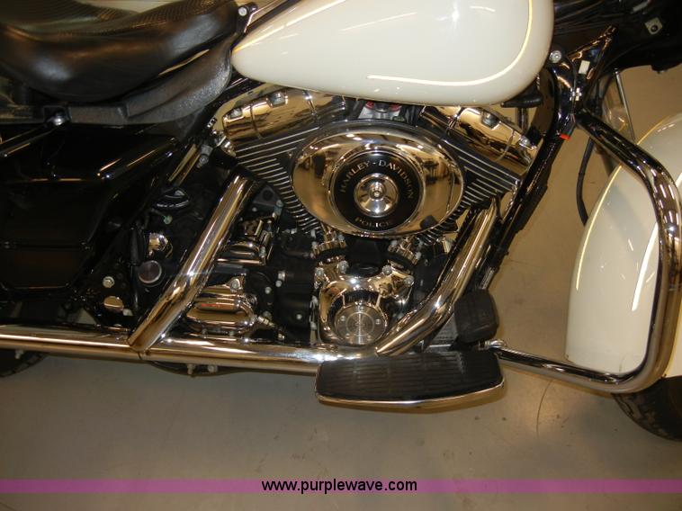 image for item S9390 2001 Harley-Davidson FLHPI Road King Police motorcycle