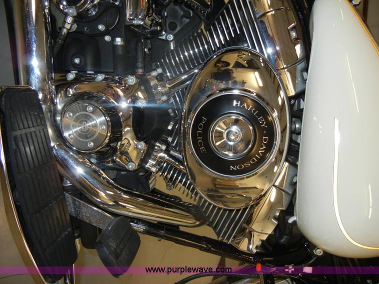 image for item S9390 2001 Harley-Davidson FLHPI Road King Police motorcycle