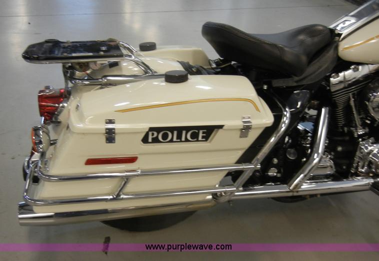image for item S9390 2001 Harley-Davidson FLHPI Road King Police motorcycle