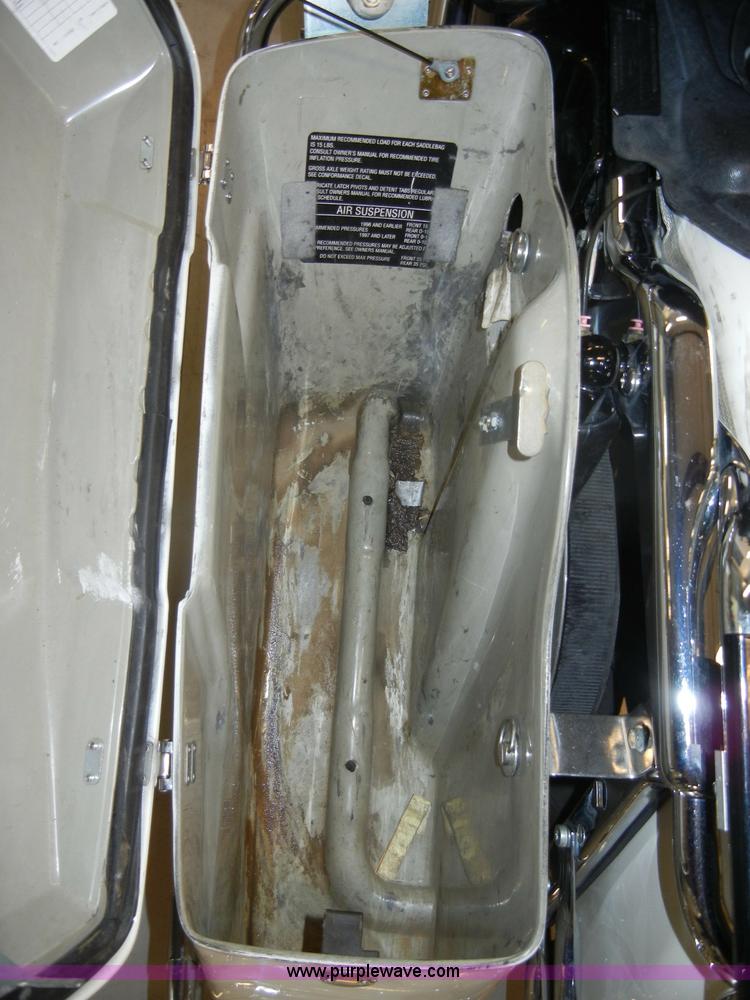 image for item S9390 2001 Harley-Davidson FLHPI Road King Police motorcycle