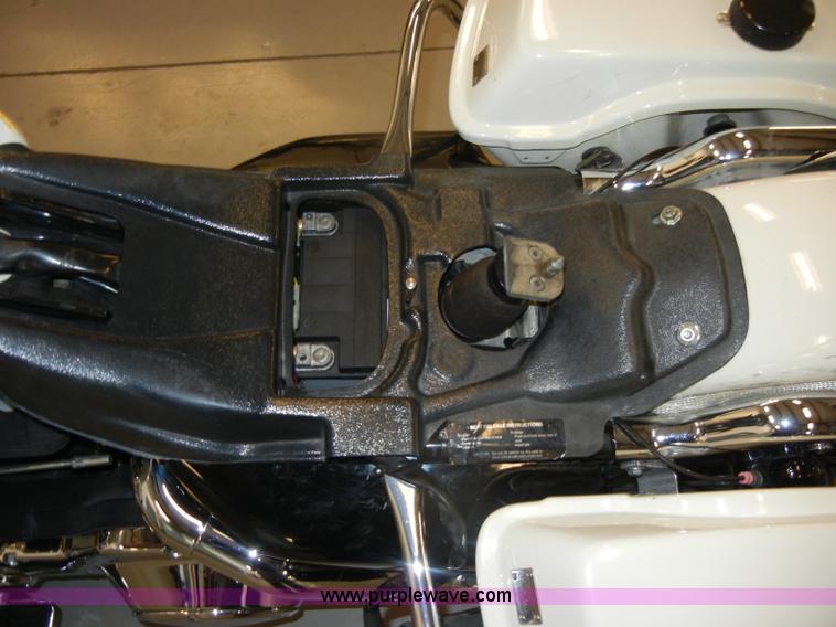 image for item S9390 2001 Harley-Davidson FLHPI Road King Police motorcycle