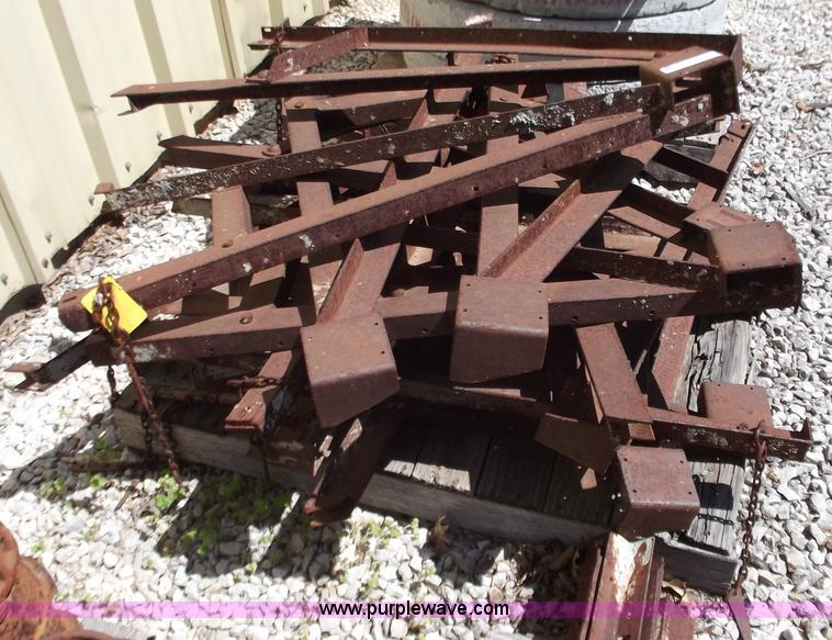 image for item B9177 Approximately 20 Mod-U-Form scaffold brackets