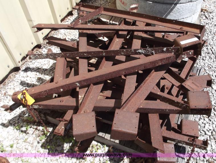 image for item B9177 Approximately 20 Mod-U-Form scaffold brackets