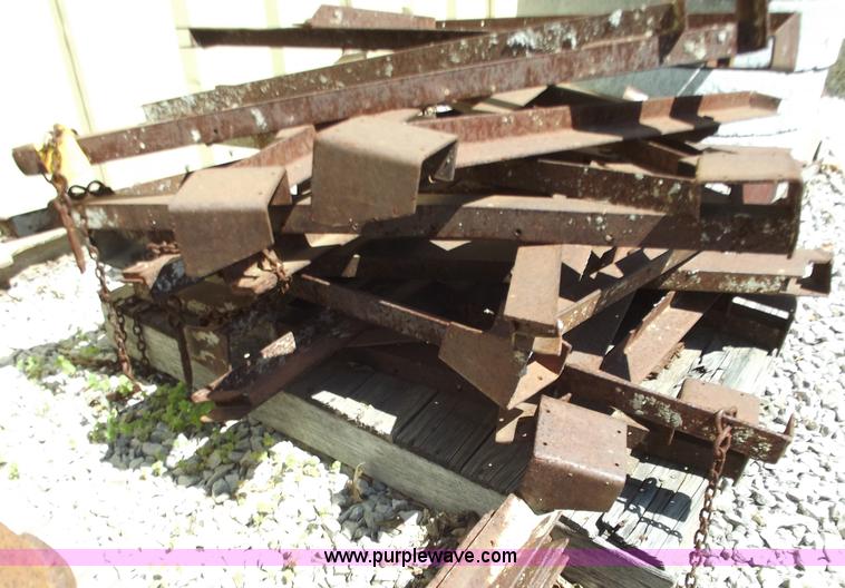 image for item B9177 Approximately 20 Mod-U-Form scaffold brackets