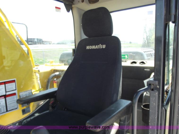 image for item D3760 2007 Komatsu PC200LC-8 excavator