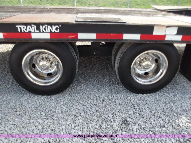 image for item D3777 1998 Trail King TK20-2400 tandem axle equipment trailer