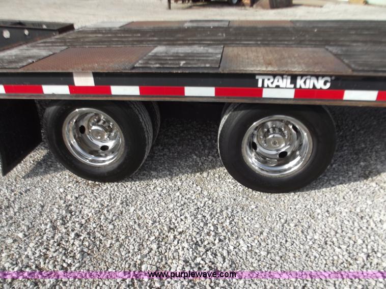 image for item D3777 1998 Trail King TK20-2400 tandem axle equipment trailer