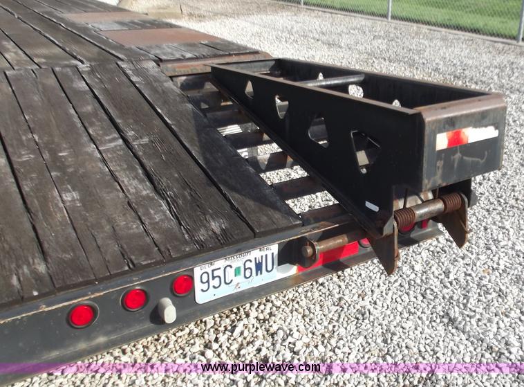 image for item D3777 1998 Trail King TK20-2400 tandem axle equipment trailer