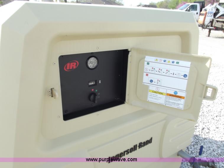 image for item D3778 Ingersoll Rand 185 Platinum Series towable compressor
