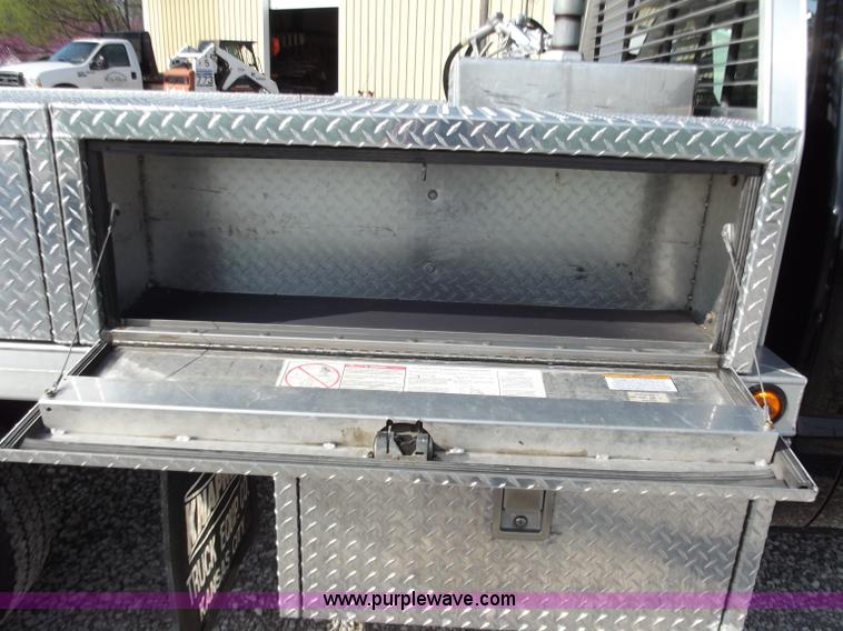 image for item D3780 1999 Ford F550 XLT Super Duty service truck