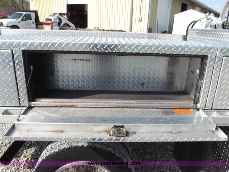 image for item D3780 1999 Ford F550 XLT Super Duty service truck