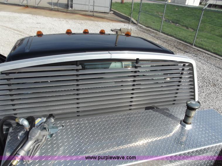 image for item D3780 1999 Ford F550 XLT Super Duty service truck