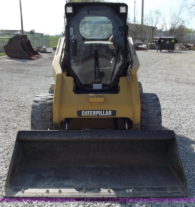 image for item D3781 Caterpillar 272C skid steer