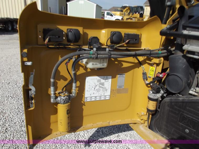 image for item D3781 Caterpillar 272C skid steer
