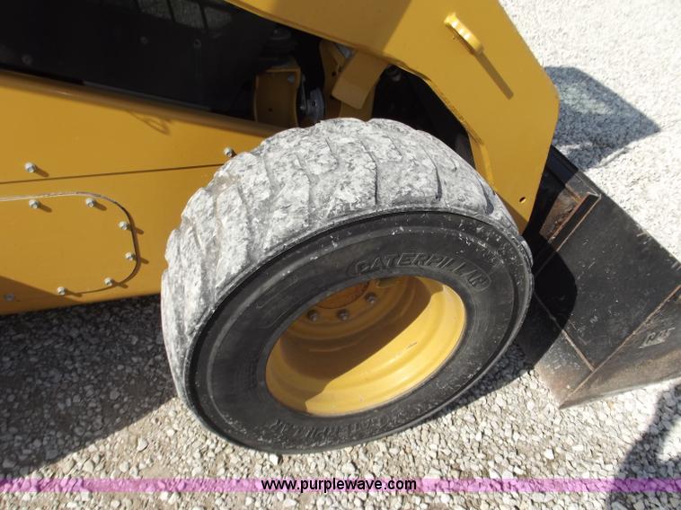 image for item D3781 Caterpillar 272C skid steer