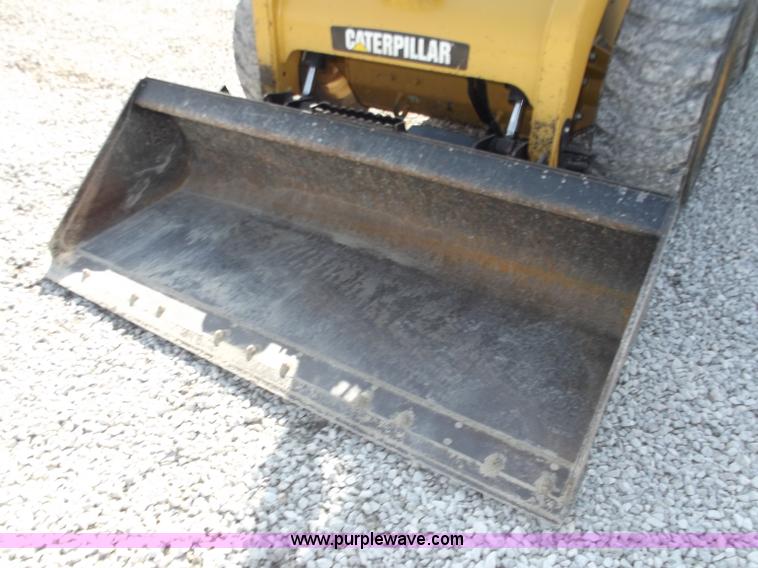 image for item D3781 Caterpillar 272C skid steer
