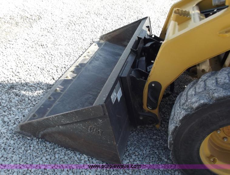 image for item D3781 Caterpillar 272C skid steer