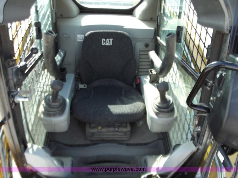 image for item D3781 Caterpillar 272C skid steer