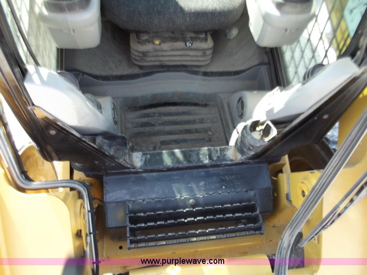 image for item D3781 Caterpillar 272C skid steer