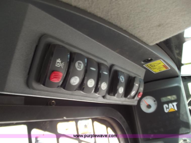 image for item D3781 Caterpillar 272C skid steer