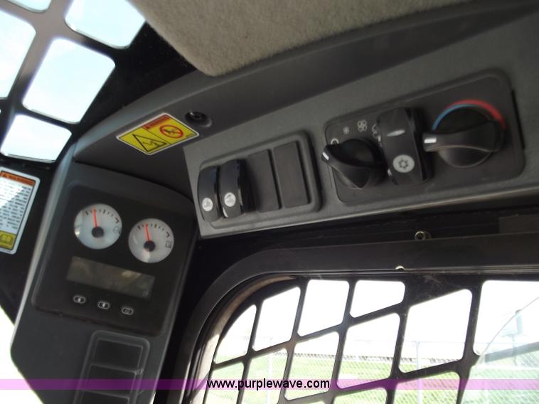 image for item D3781 Caterpillar 272C skid steer