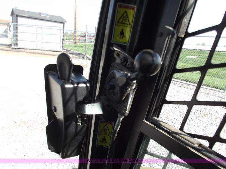 image for item D3781 Caterpillar 272C skid steer