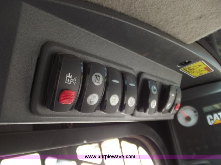 image for item D3781 Caterpillar 272C skid steer