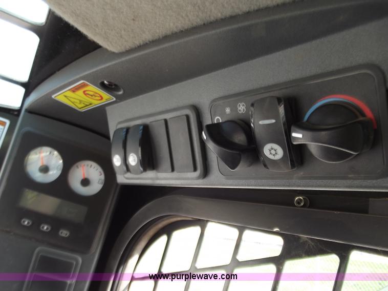 image for item D3781 Caterpillar 272C skid steer