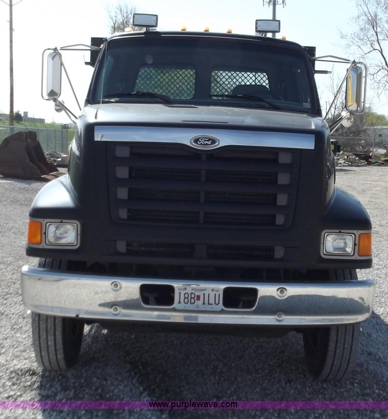 image for item D3782 1998 Ford Louisville L8501 dump truck