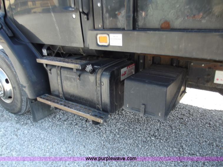 image for item D3782 1998 Ford Louisville L8501 dump truck