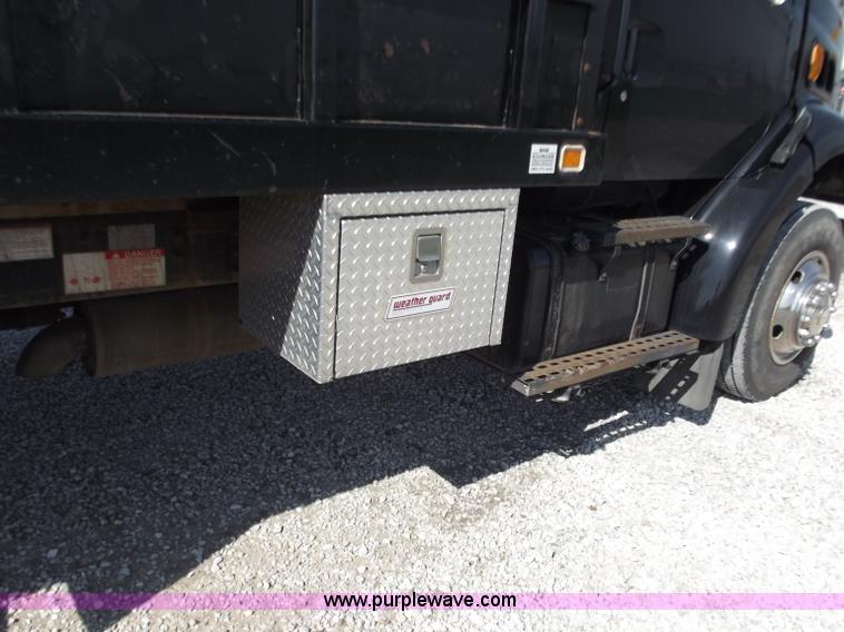 image for item D3782 1998 Ford Louisville L8501 dump truck