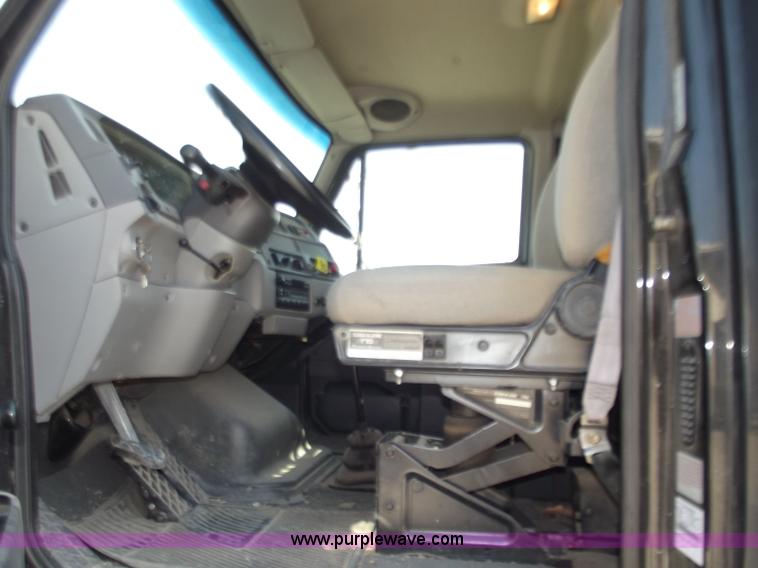 image for item D3782 1998 Ford Louisville L8501 dump truck