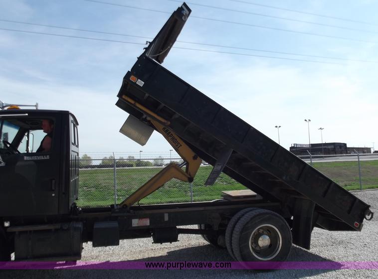 image for item D3782 1998 Ford Louisville L8501 dump truck