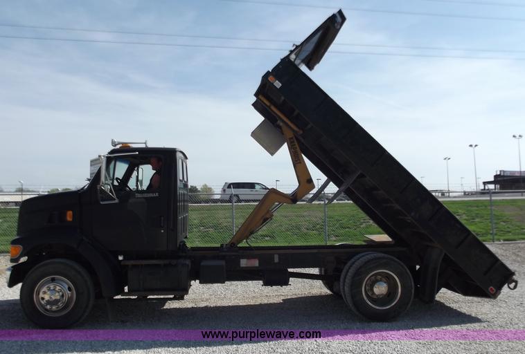 image for item D3782 1998 Ford Louisville L8501 dump truck