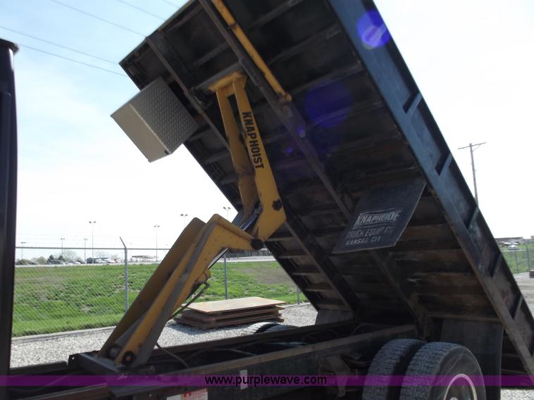 image for item D3782 1998 Ford Louisville L8501 dump truck