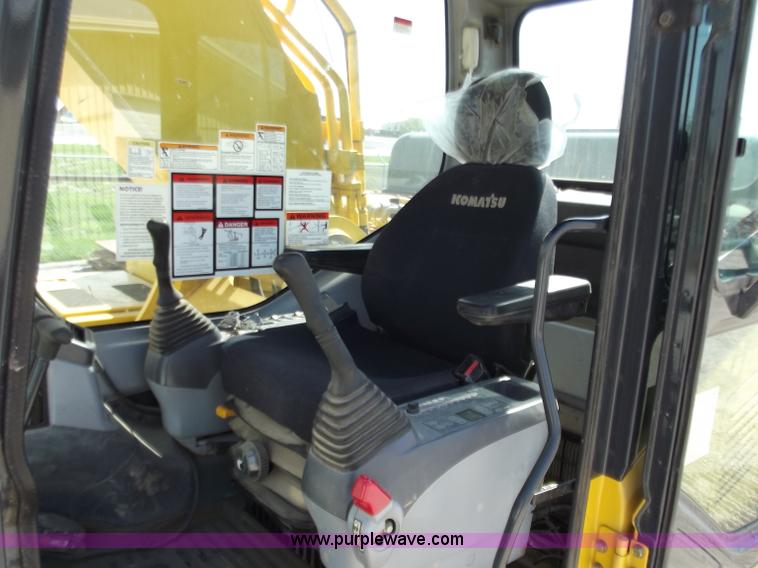 image for item D3783 2004 Komatsu PC400LC-7L excavator